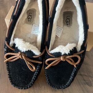 UGG Dakota Slipper - Black Sz. 7